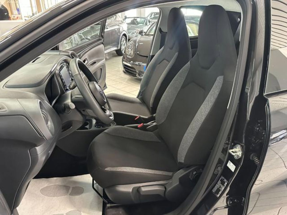 Toyota Aygo X 1.0 VVT-i 72 CV 5 porte Limited S-CVT (9)