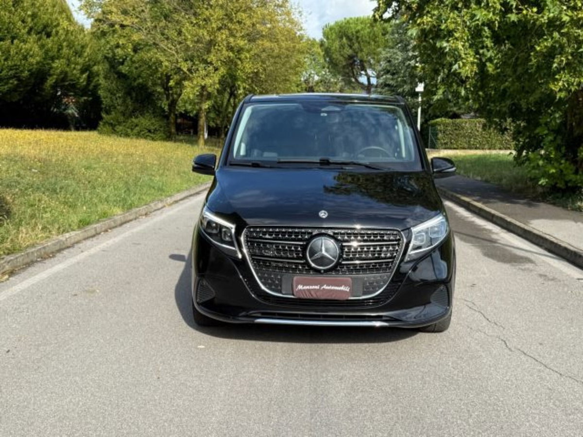 Mercedes-Benz Classe V Extralong 300 d Avantgarde auto (18)