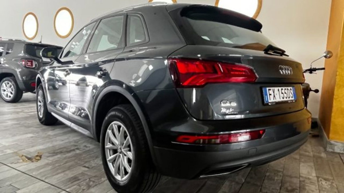 Audi Q5 35 TDI quattro S tronic Business Sport (4)