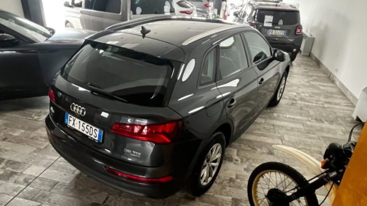 Audi Q5 35 TDI quattro S tronic Business Sport (5)