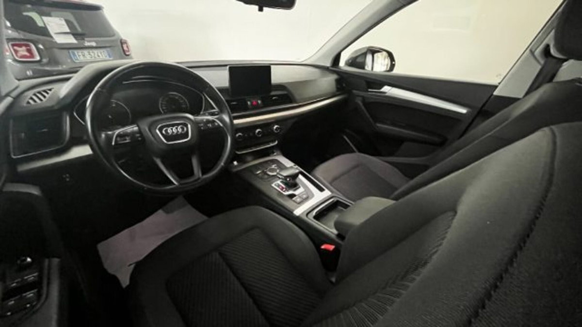 Audi Q5 35 TDI quattro S tronic Business Sport (7)