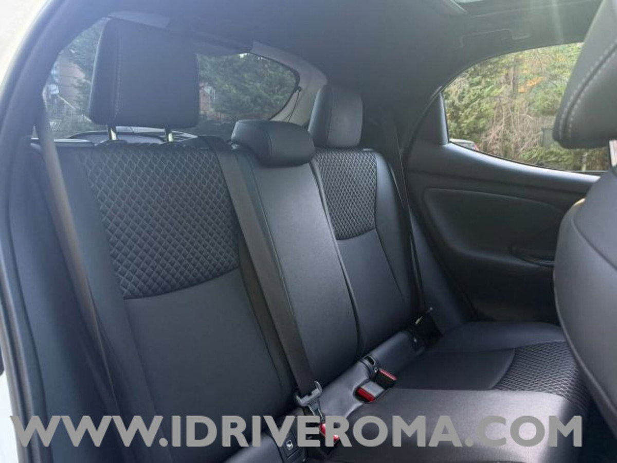 Toyota Yaris Cross 1.5h GR Sport Black Sky fwd 116cv e-cvt (18)