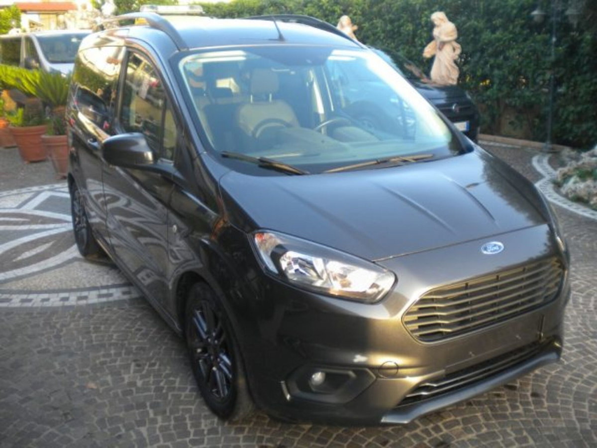 Ford Tourneo Courier 1.5 TDCI 100 CV Sport (14)