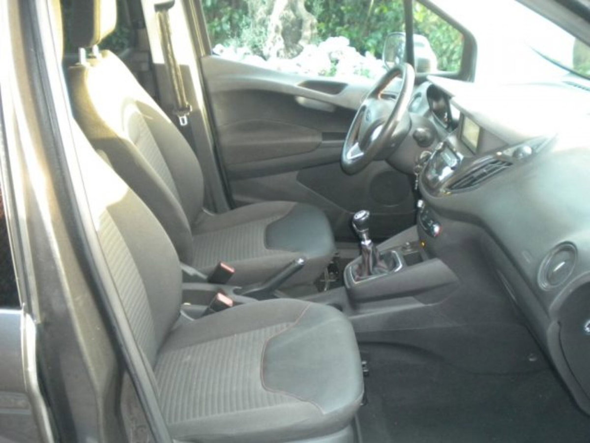 Ford Tourneo Courier 1.5 TDCI 100 CV Sport (7)