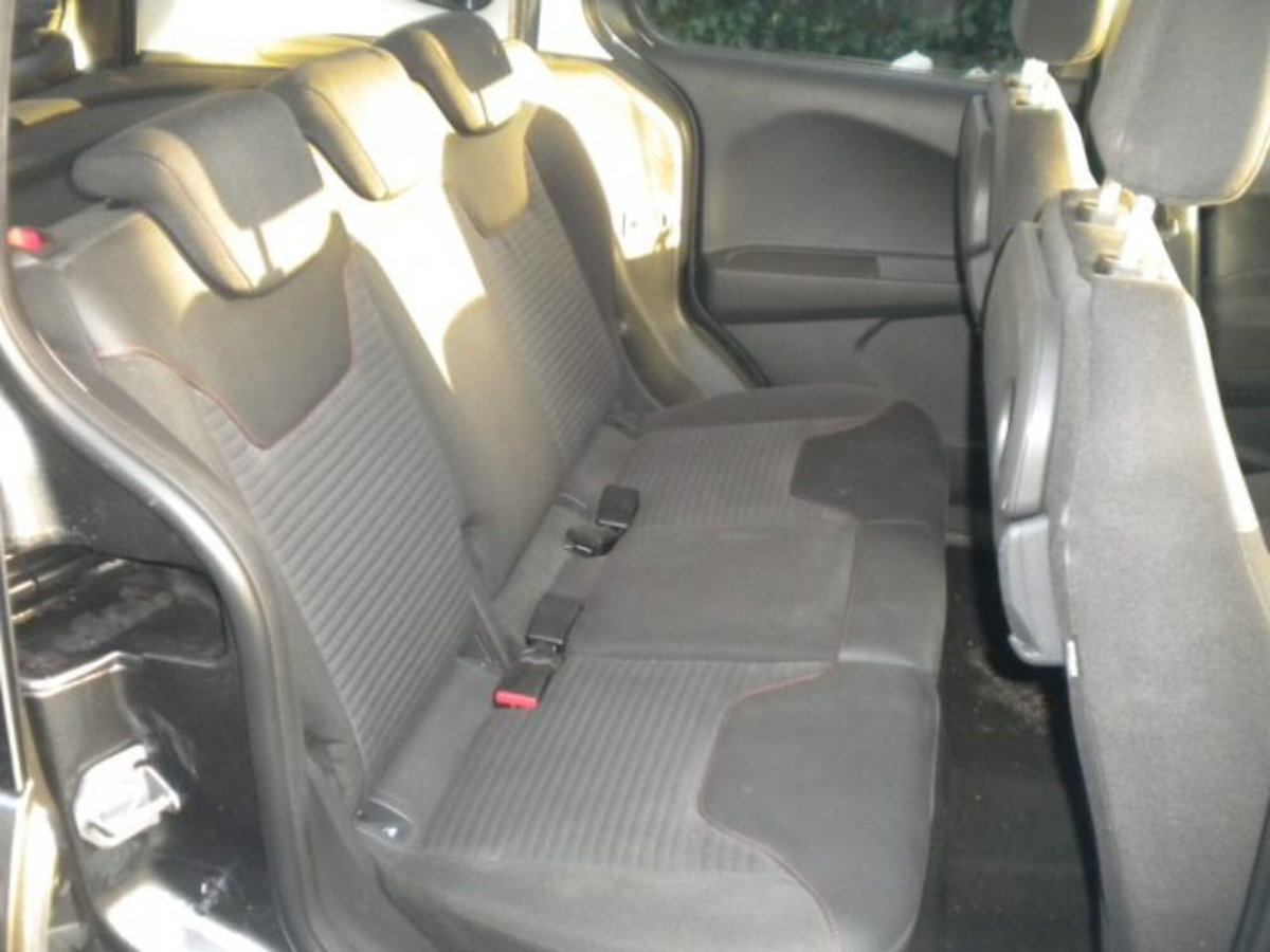 Ford Tourneo Courier 1.5 TDCI 100 CV Sport (8)