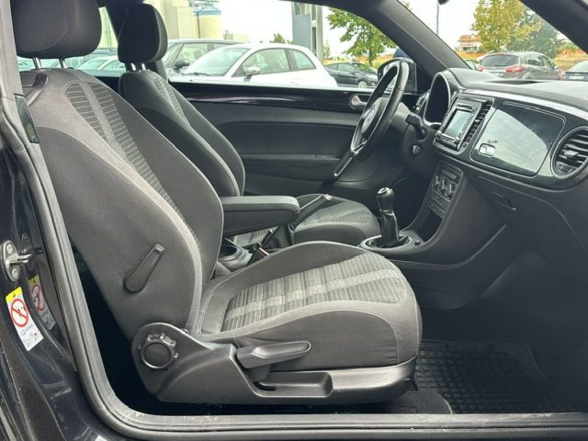 Volkswagen Maggiolino 2.0 TDI Sport (11)