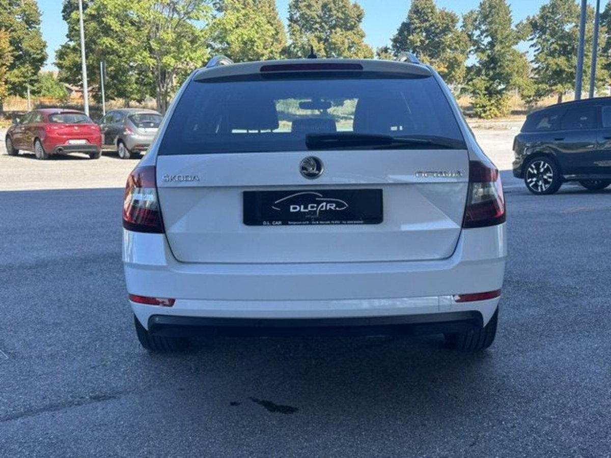 Skoda Octavia Station Wagon 2.0 TDI EVO SCR 150 CV DSG 4x4 Wagon Style (9)