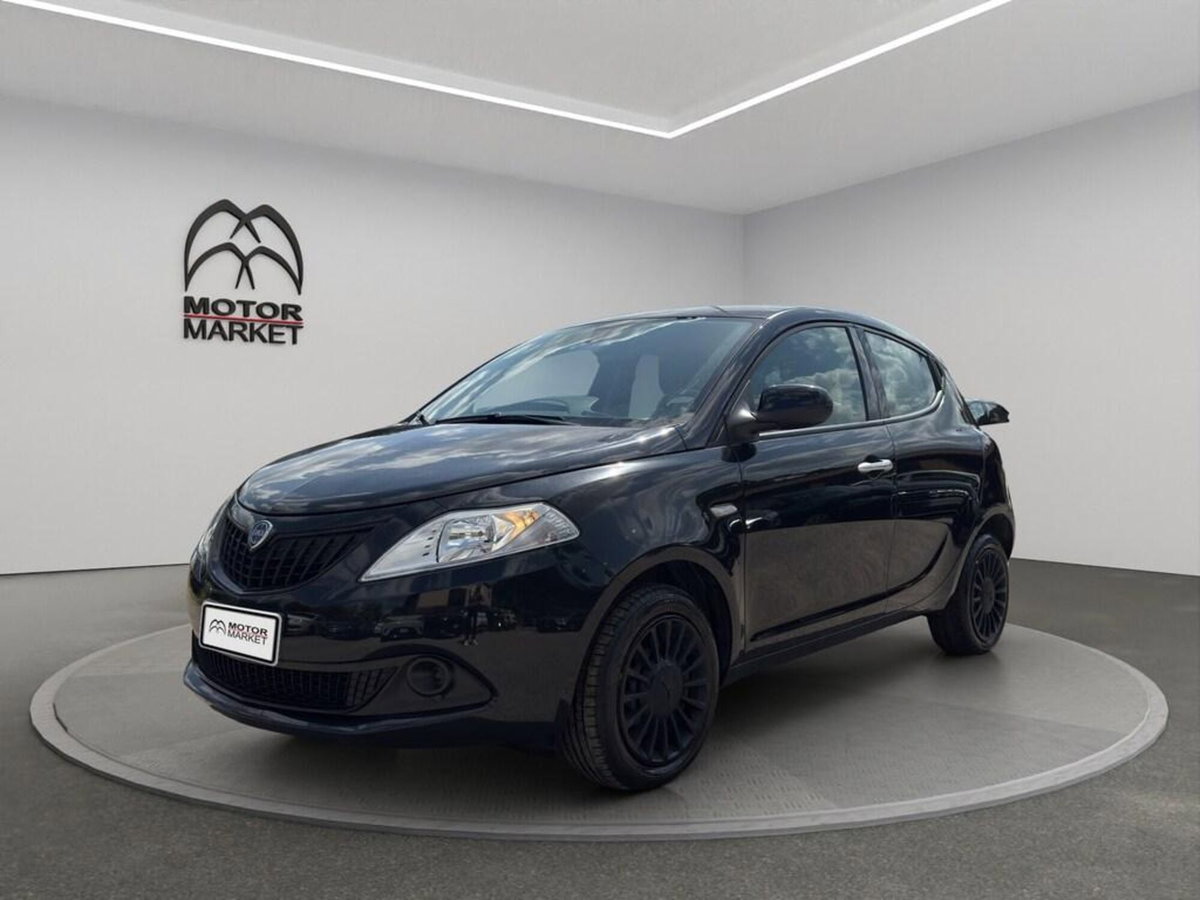 Lancia Ypsilon 1.0 FireFly 5 porte S&S Hybrid Silver Plus