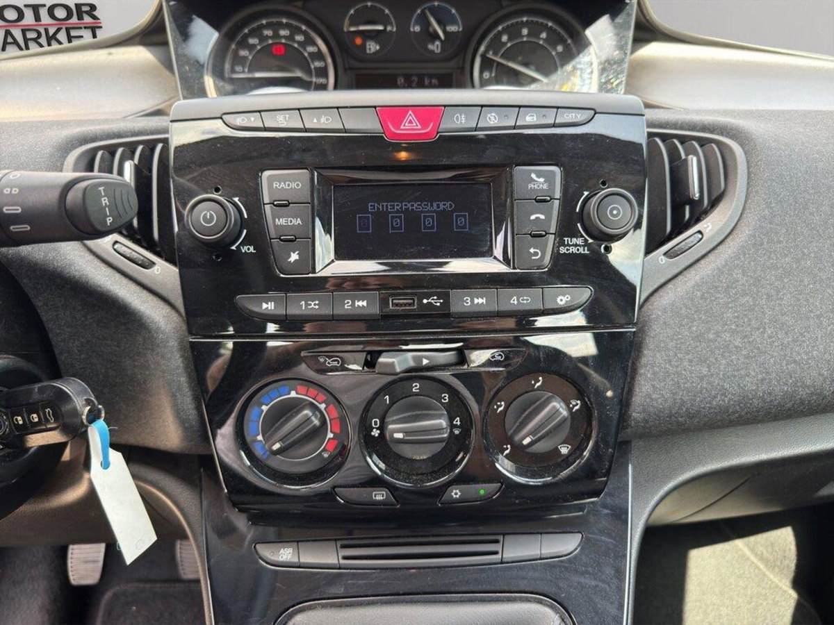 Lancia Ypsilon 1.0 FireFly 5 porte S&S Hybrid Silver Plus (12)