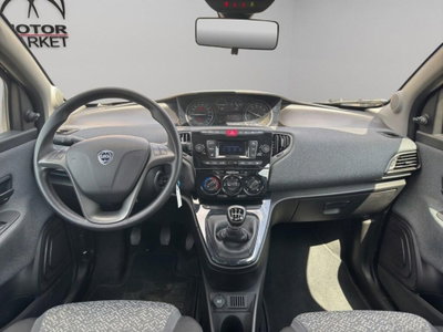 Lancia Ypsilon 1.0 FireFly 5 porte S&S Hybrid Silver Plus (13)