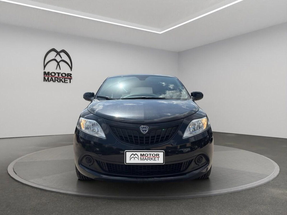 Lancia Ypsilon 1.0 FireFly 5 porte S&S Hybrid Silver Plus (2)