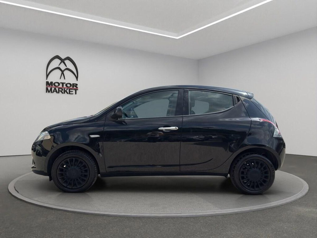 Lancia Ypsilon 1.0 FireFly 5 porte S&S Hybrid Silver Plus (5)