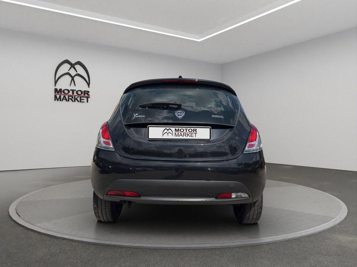 Lancia Ypsilon 1.0 FireFly 5 porte S&S Hybrid Silver Plus (6)