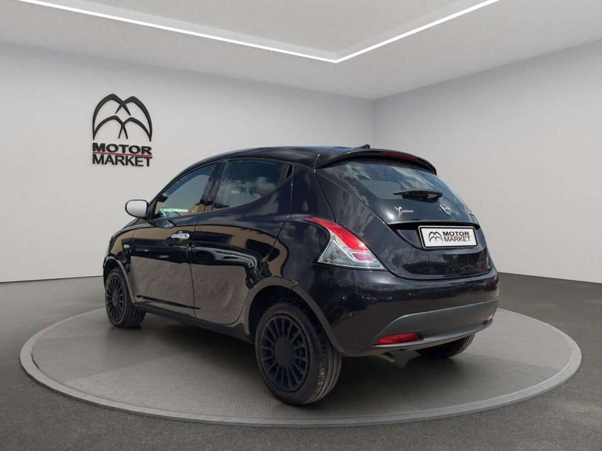 Lancia Ypsilon 1.0 FireFly 5 porte S&S Hybrid Silver Plus (8)
