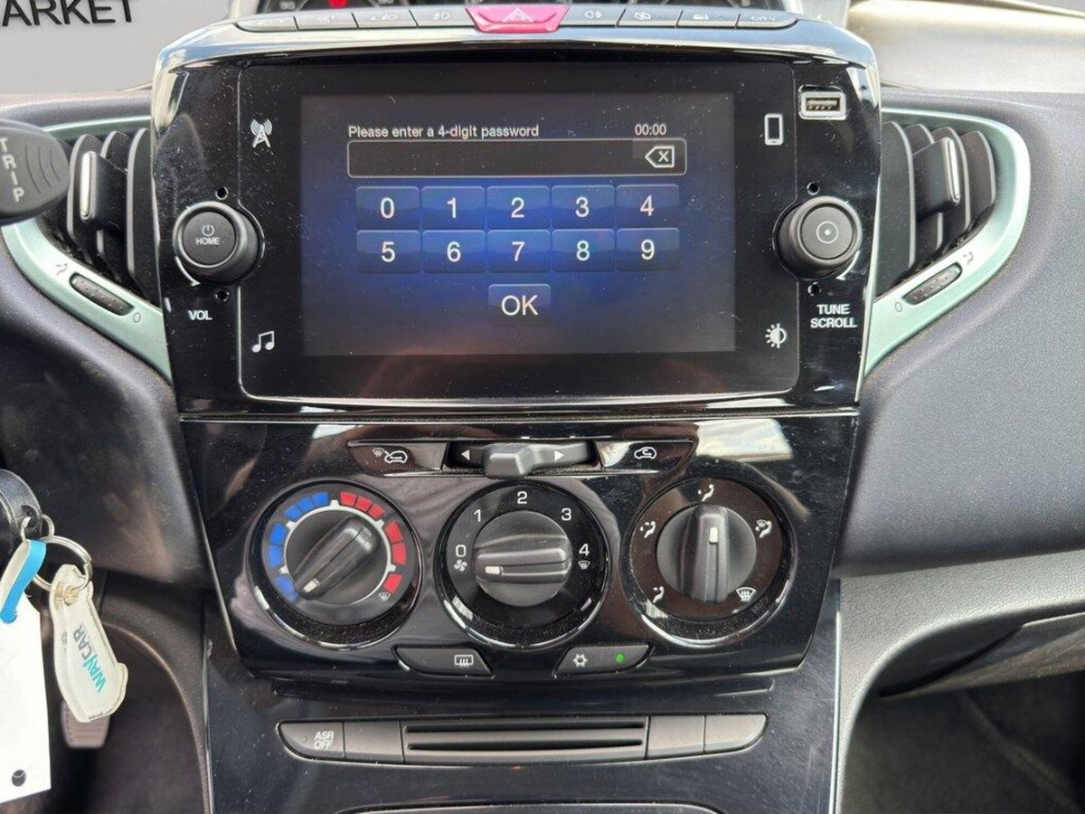 Lancia Ypsilon 1.0 FireFly 5 porte S&S Hybrid Gold Plus (12)