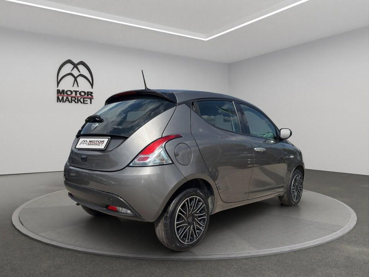 Lancia Ypsilon 1.0 FireFly 5 porte S&S Hybrid Gold Plus (7)