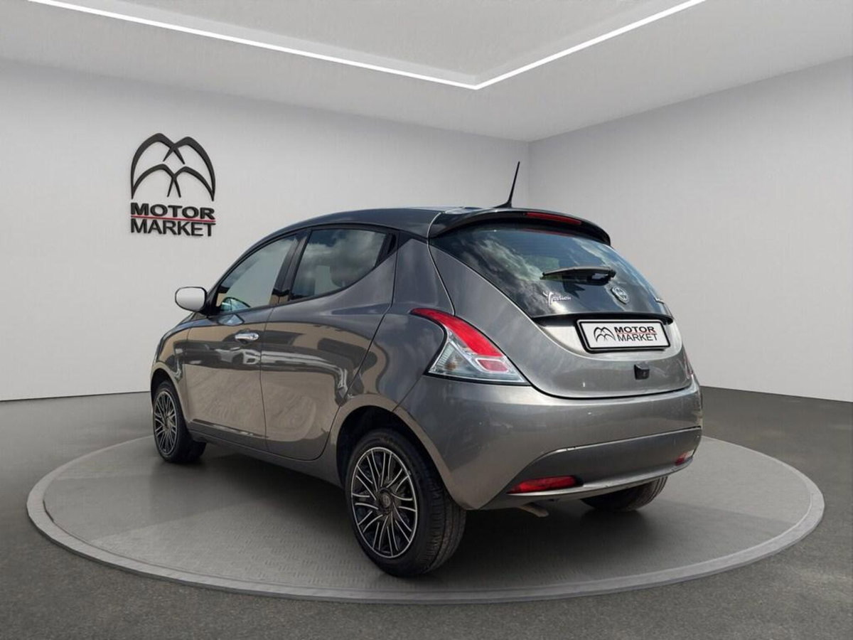 Lancia Ypsilon 1.0 FireFly 5 porte S&S Hybrid Gold Plus (8)
