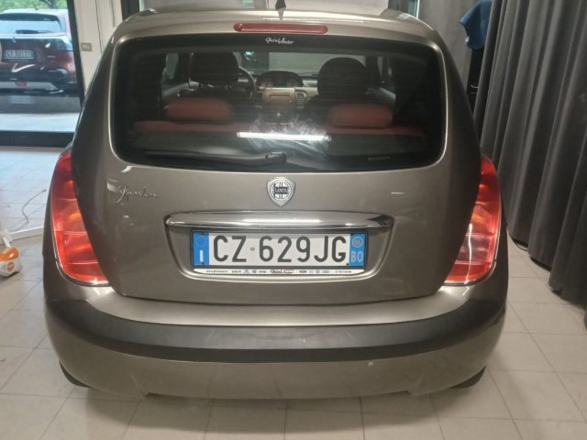 Lancia Ypsilon 1.2 New Oro (4)