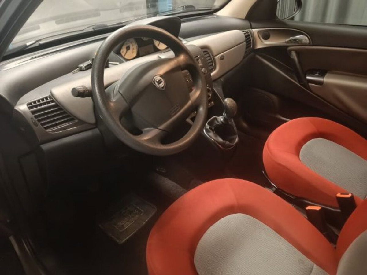 Lancia Ypsilon 1.2 New Oro (6)