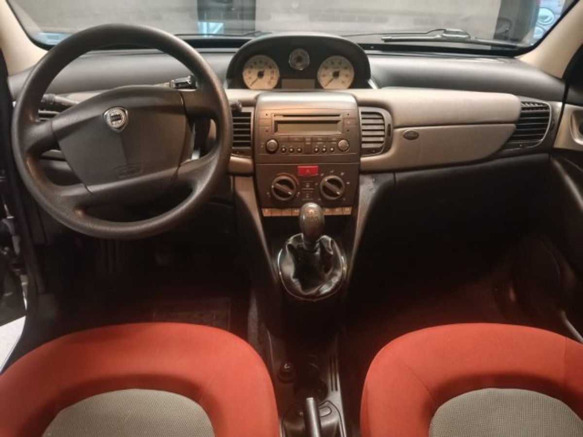 Lancia Ypsilon 1.2 New Oro (7)