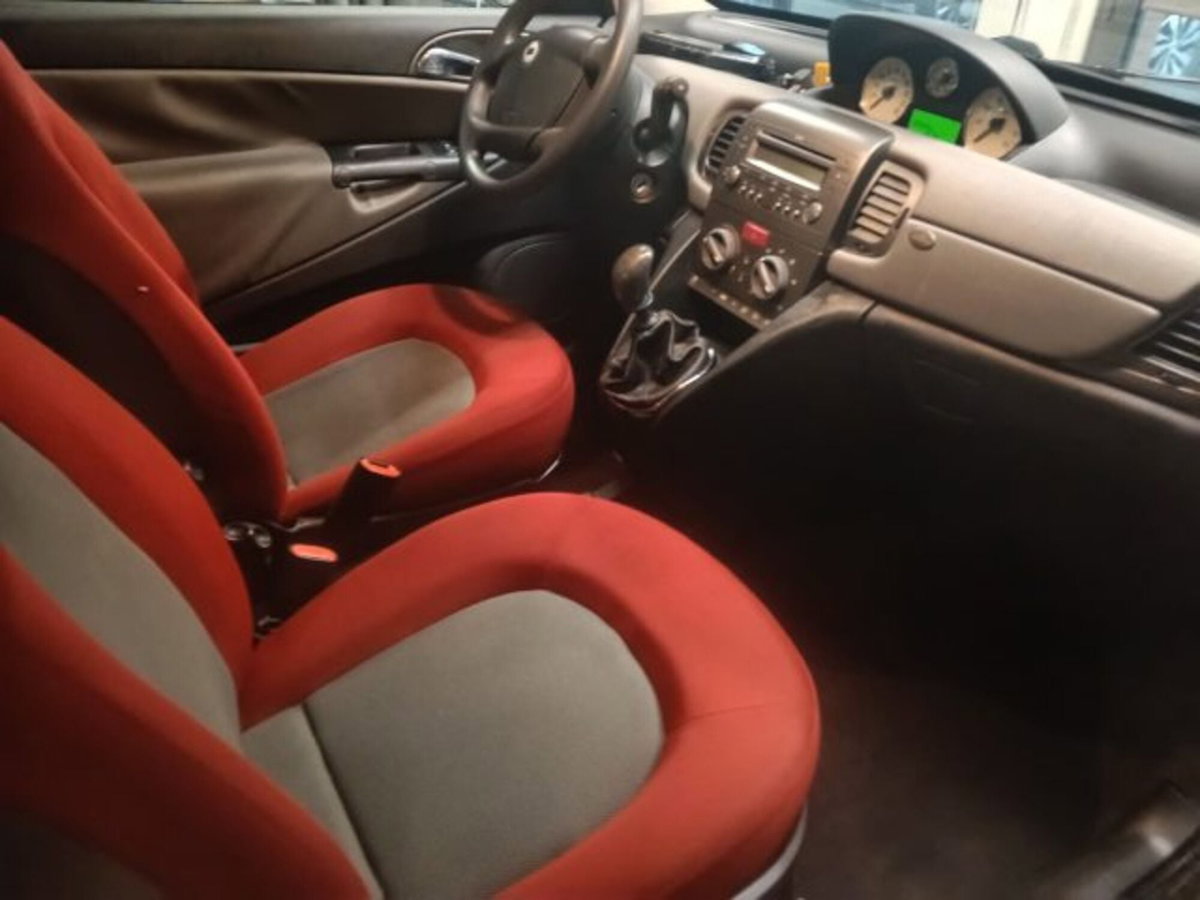 Lancia Ypsilon 1.2 New Oro (8)
