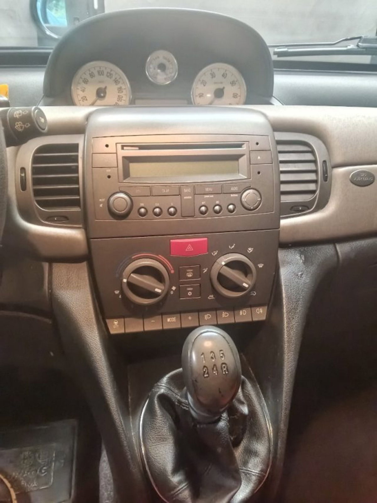 Lancia Ypsilon 1.2 New Oro (9)