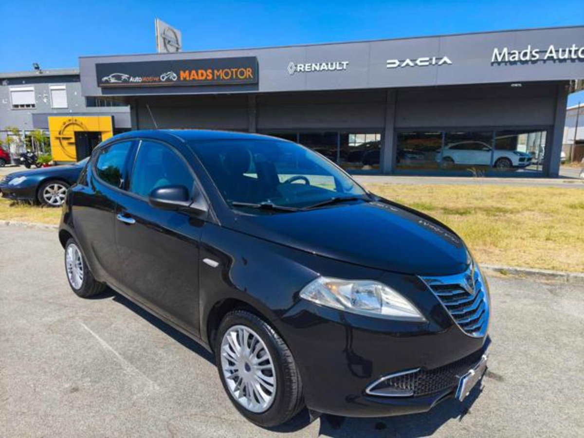 Lancia Ypsilon 1.2 69 CV 5 porte GPL Ecochic Silver