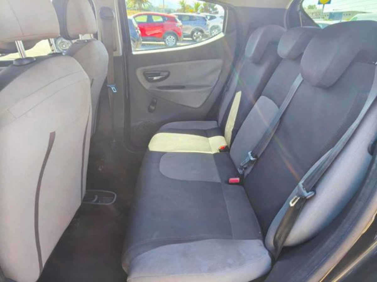 Lancia Ypsilon 1.2 69 CV 5 porte GPL Ecochic Silver (11)