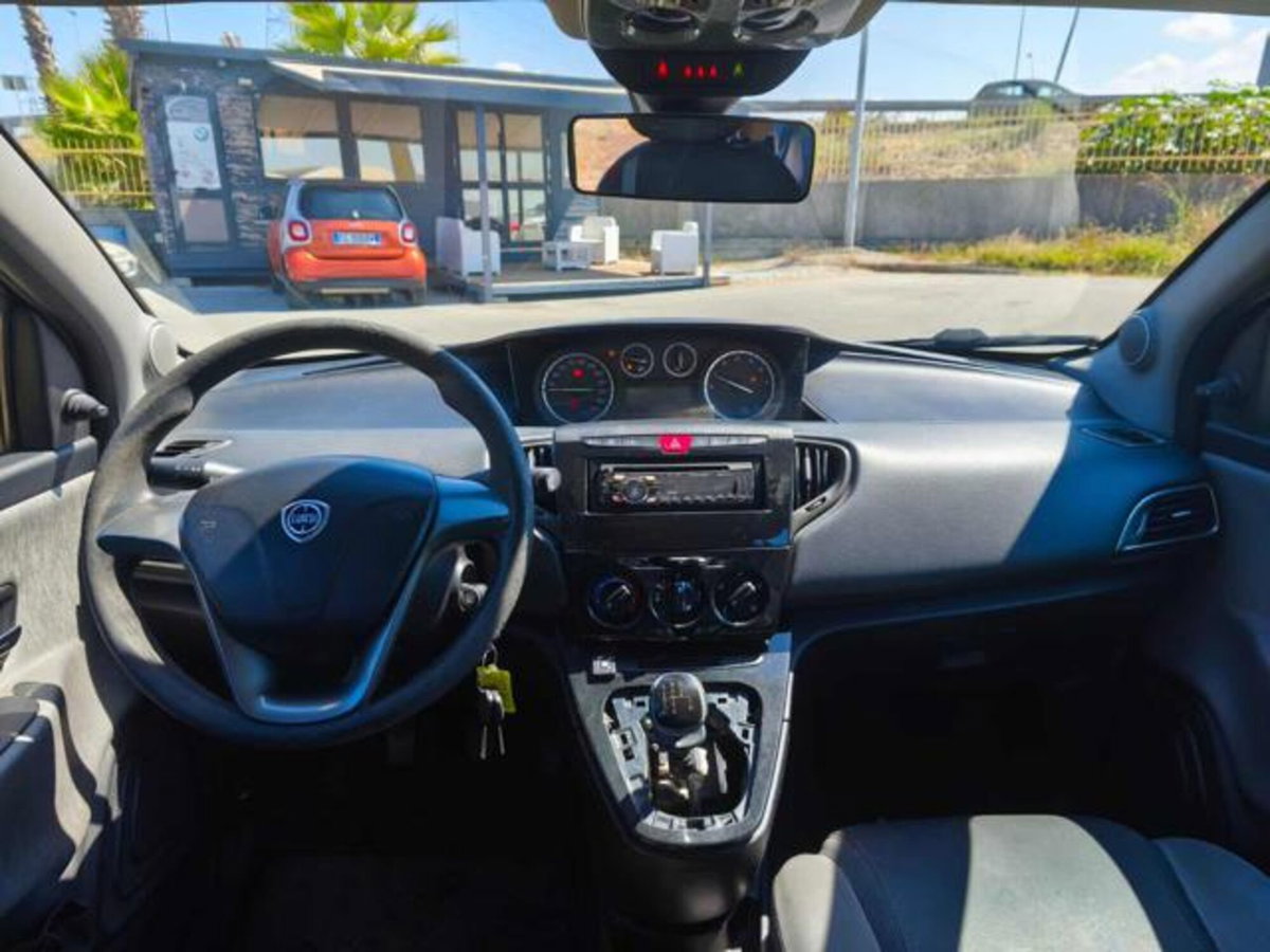 Lancia Ypsilon 1.2 69 CV 5 porte GPL Ecochic Silver (12)
