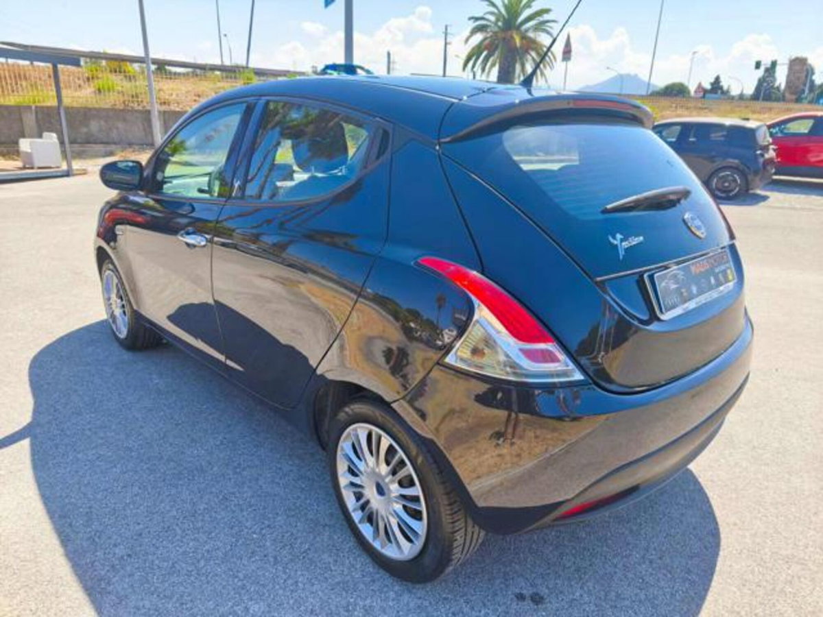 Lancia Ypsilon 1.2 69 CV 5 porte GPL Ecochic Silver (6)