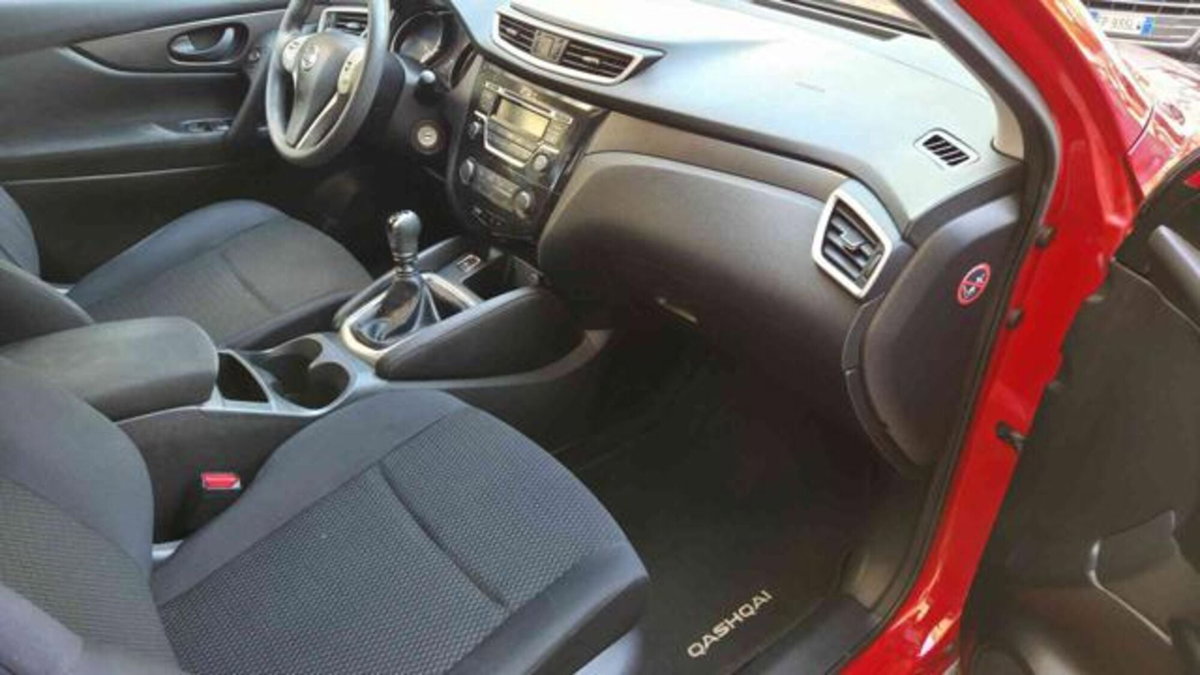 Nissan Qashqai 1.2 DIG-T Business (9)