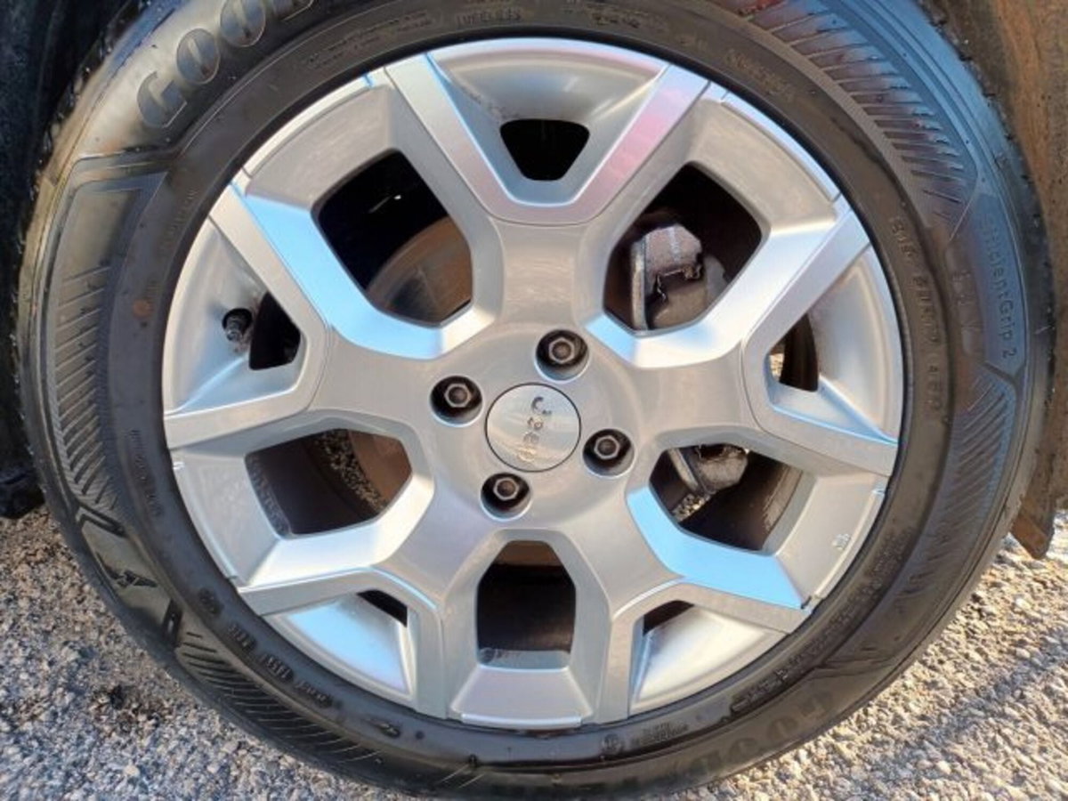 Jeep Avenger 1.2 turbo Altitude fwd 100cv (15)