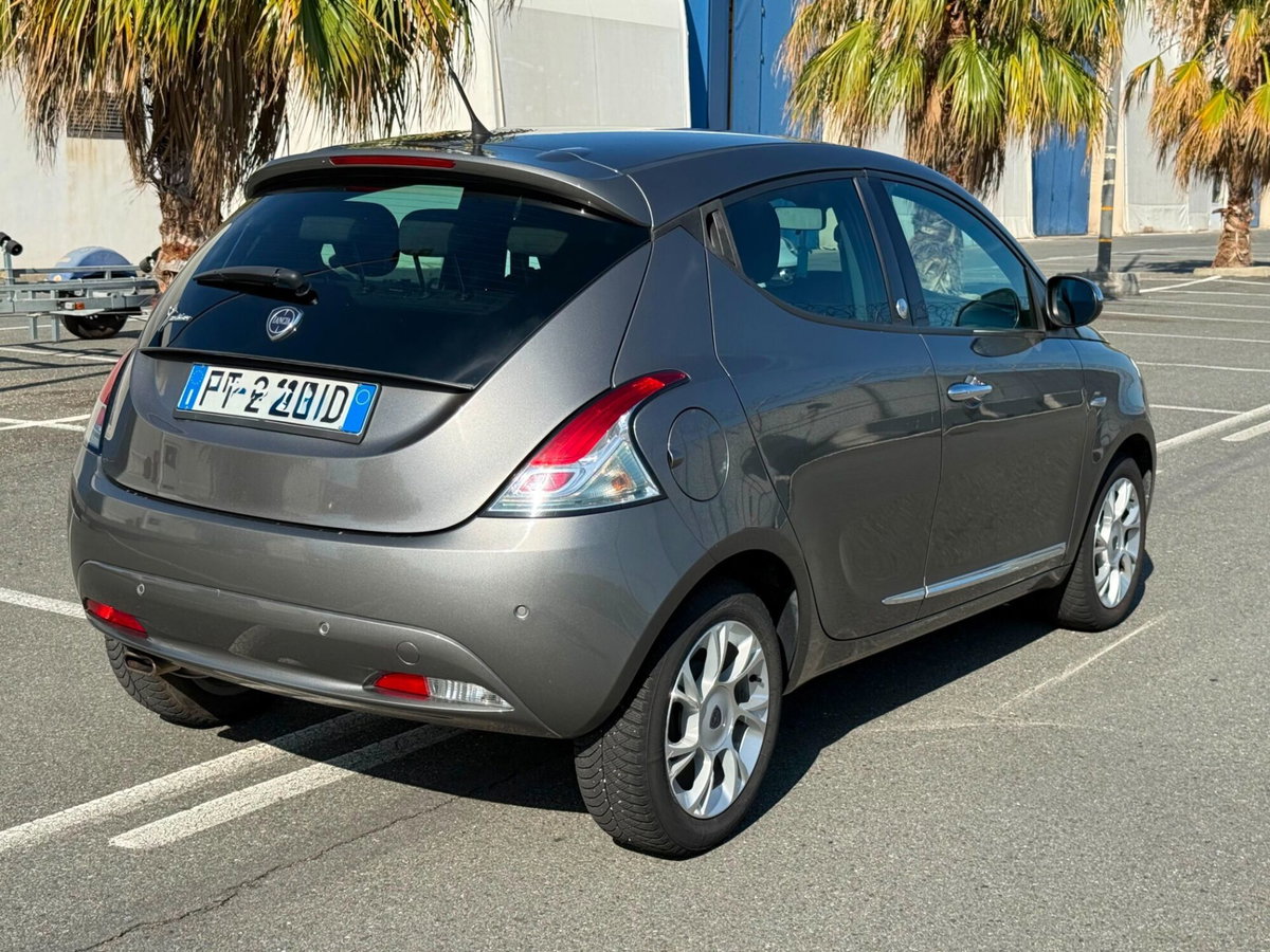 Lancia Ypsilon 1.2 69 CV 5 porte GPL Ecochic Platinum (14)