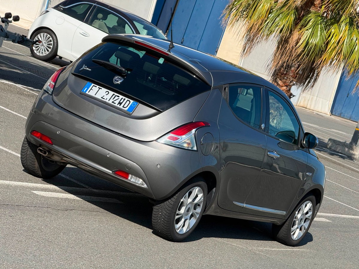 Lancia Ypsilon 1.2 69 CV 5 porte GPL Ecochic Platinum (3)