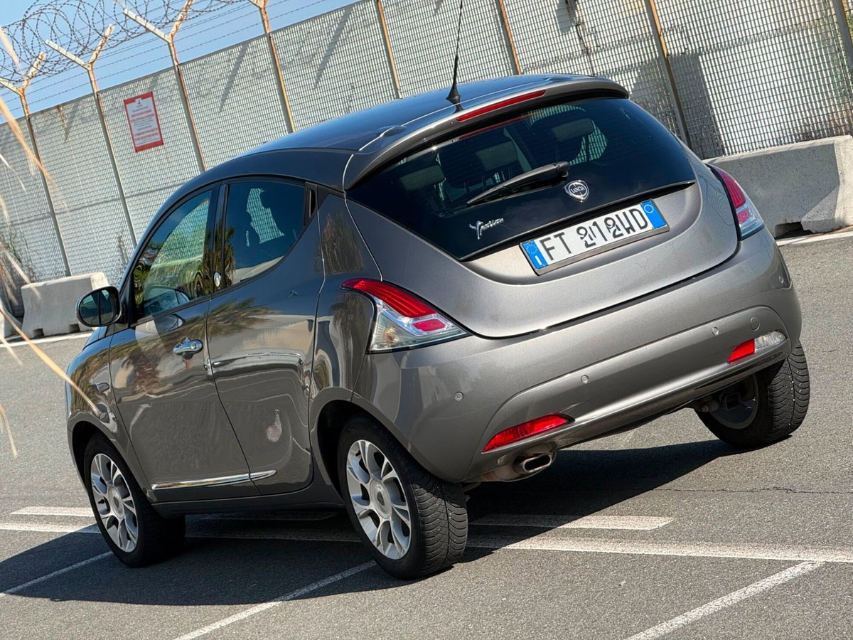 Lancia Ypsilon 1.2 69 CV 5 porte GPL Ecochic Platinum (4)