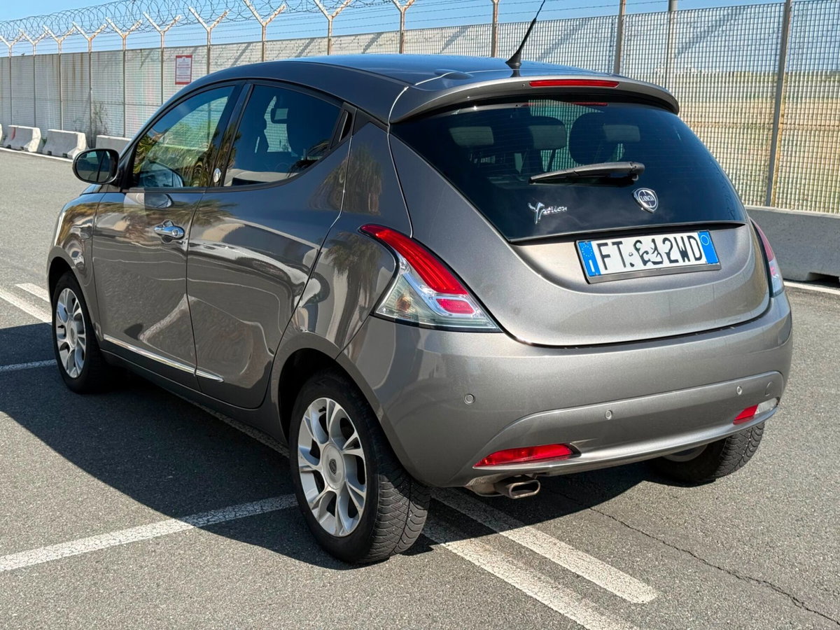 Lancia Ypsilon 1.2 69 CV 5 porte GPL Ecochic Platinum (5)