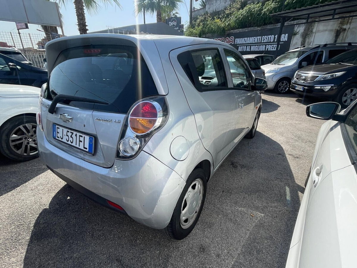 Chevrolet Spark 1.0 LT (5)