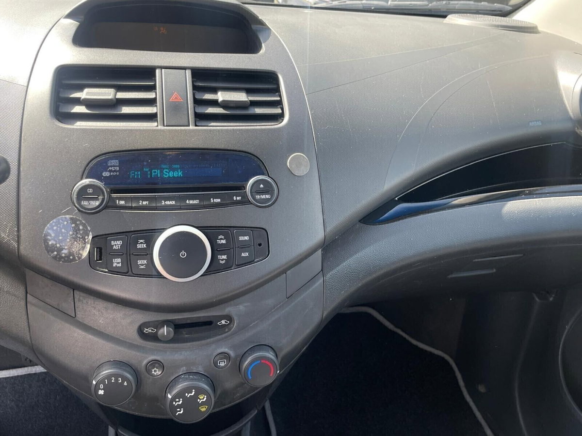 Chevrolet Spark 1.0 LT (8)