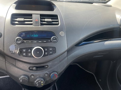 Chevrolet Spark 1.0 LT (8)