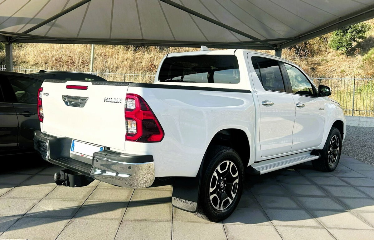 Toyota Hilux 2.D-4D 4WD porte Double Cab Executive (5)
