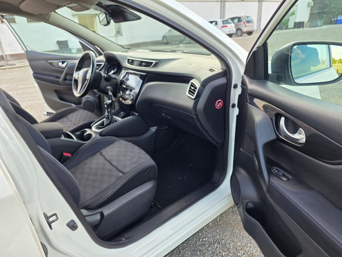 Nissan Qashqai 1.5 dCi DPF Tekna (9)