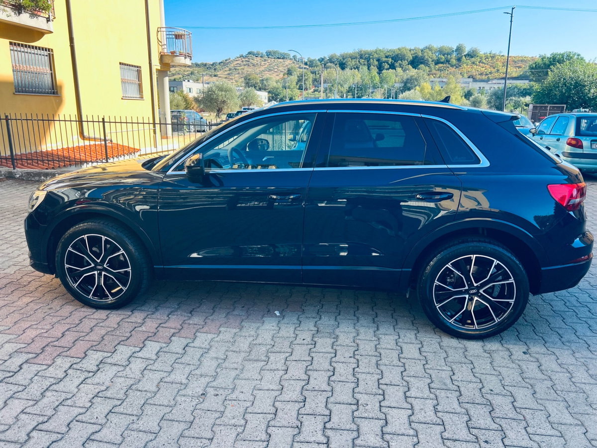Audi Q3 2.0 TDI 150 CV Business (3)