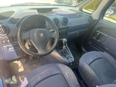 Peugeot 1007 1.4 Trendy (8)