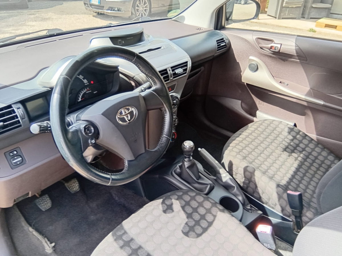 Toyota iQ 1.0 Sol (9)