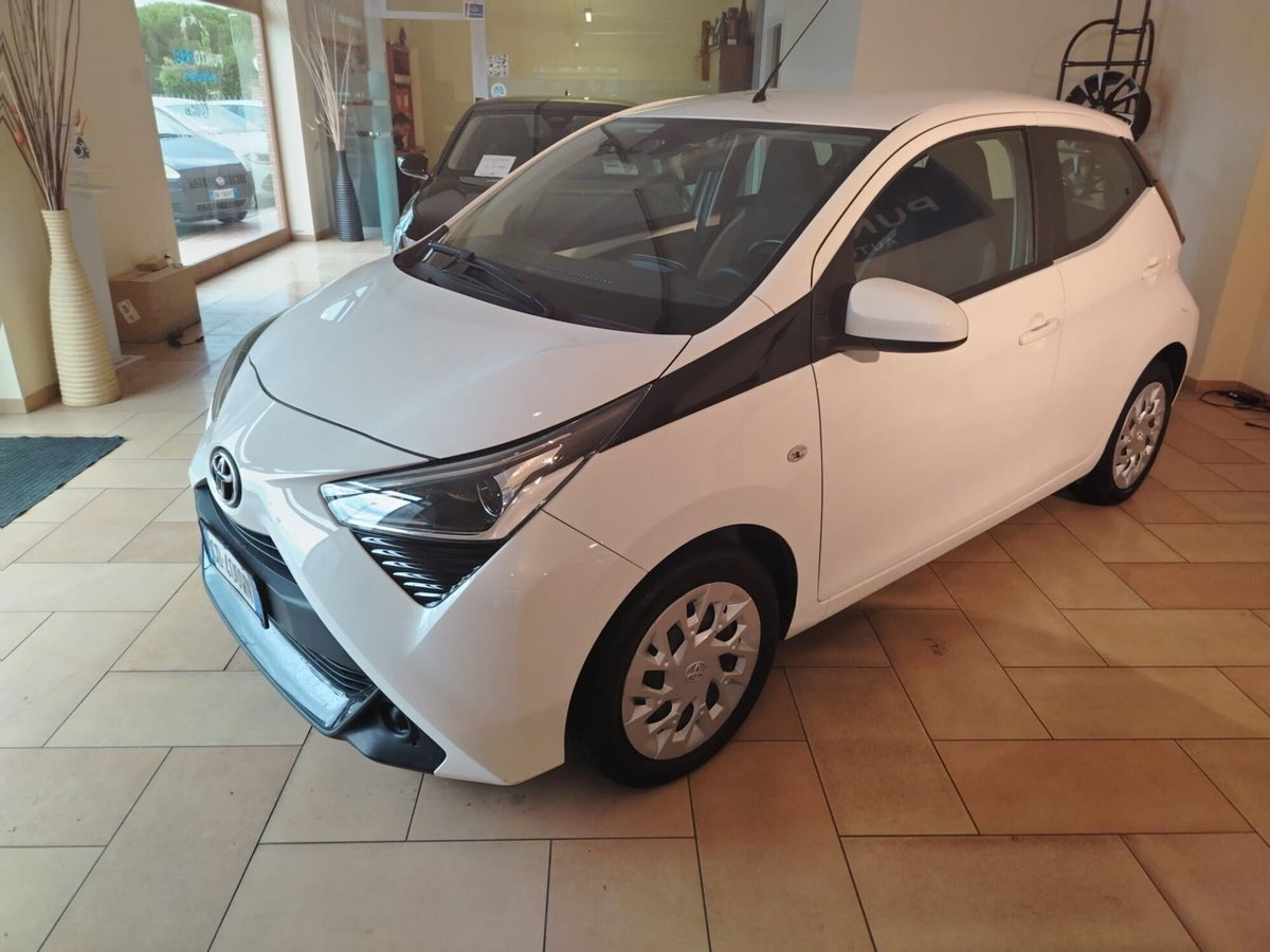 Toyota Aygo Connect 1.0 VVT-i 72 CV 5 porte x-cool