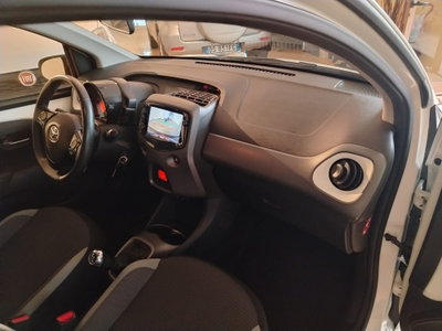 Toyota Aygo Connect 1.0 VVT-i 72 CV 5 porte x-cool (12)