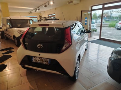 Toyota Aygo Connect 1.0 VVT-i 72 CV 5 porte x-cool (13)