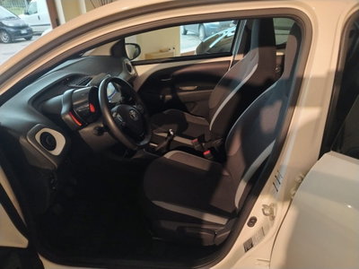 Toyota Aygo Connect 1.0 VVT-i 72 CV 5 porte x-cool (14)