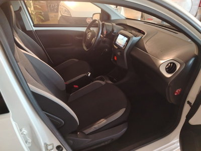 Toyota Aygo Connect 1.0 VVT-i 72 CV 5 porte x-cool (15)