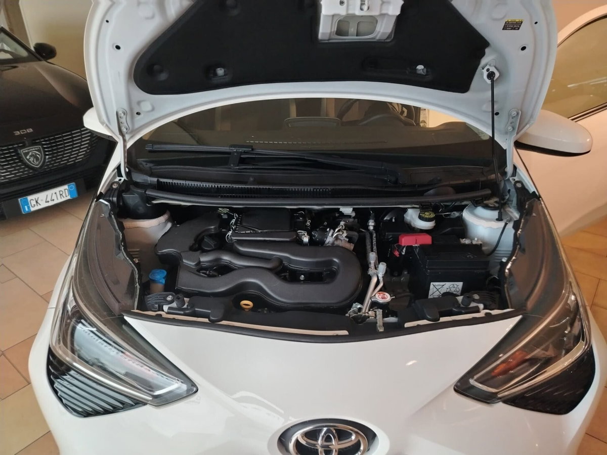 Toyota Aygo Connect 1.0 VVT-i 72 CV 5 porte x-cool (5)
